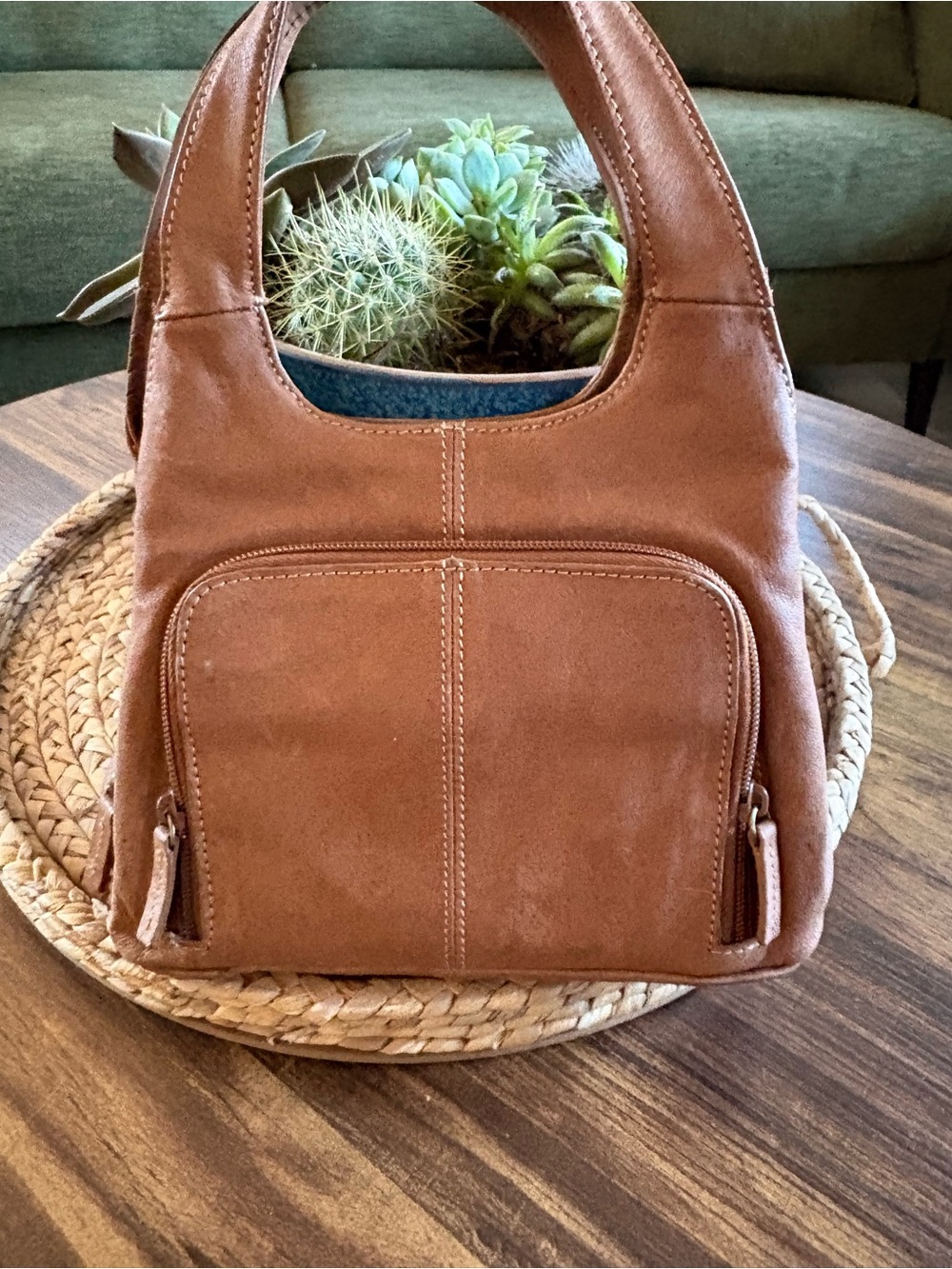 Ladies Tan Leather Shoulder Bag - Classic Everyday Style